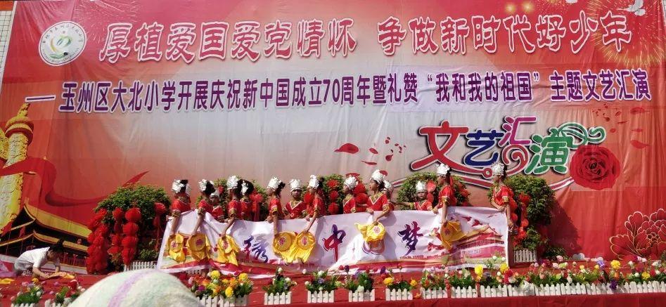 小猫钓鱼游戏龙王版有船