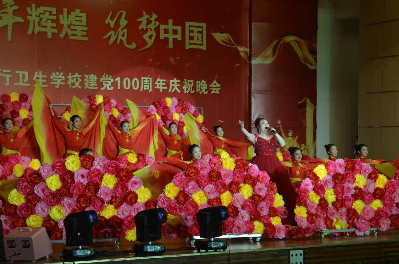 win10系统电脑右下角的任务栏运行程序图标有时会显示不出来，请问什么原因？游戏画面
