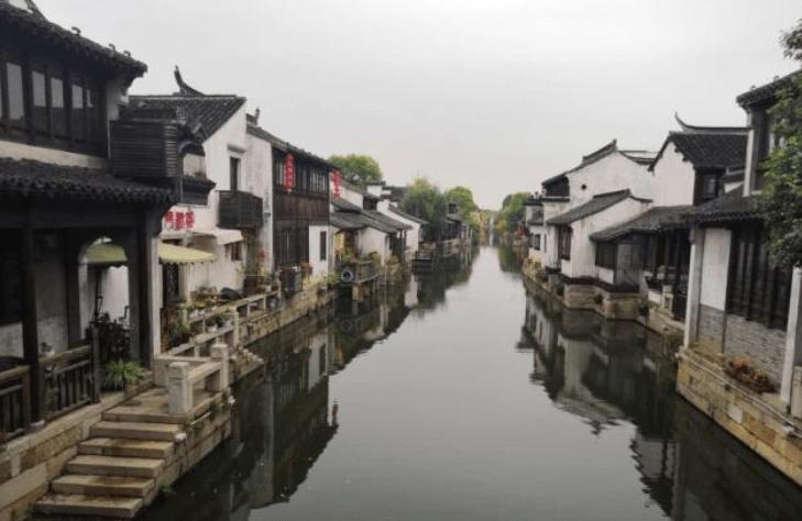 【视频】环保知识“送”到居民身边,市南区环保宣传墙启用